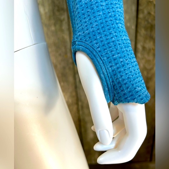 Gymshark Blue Crop Top - Picture 5 of 7